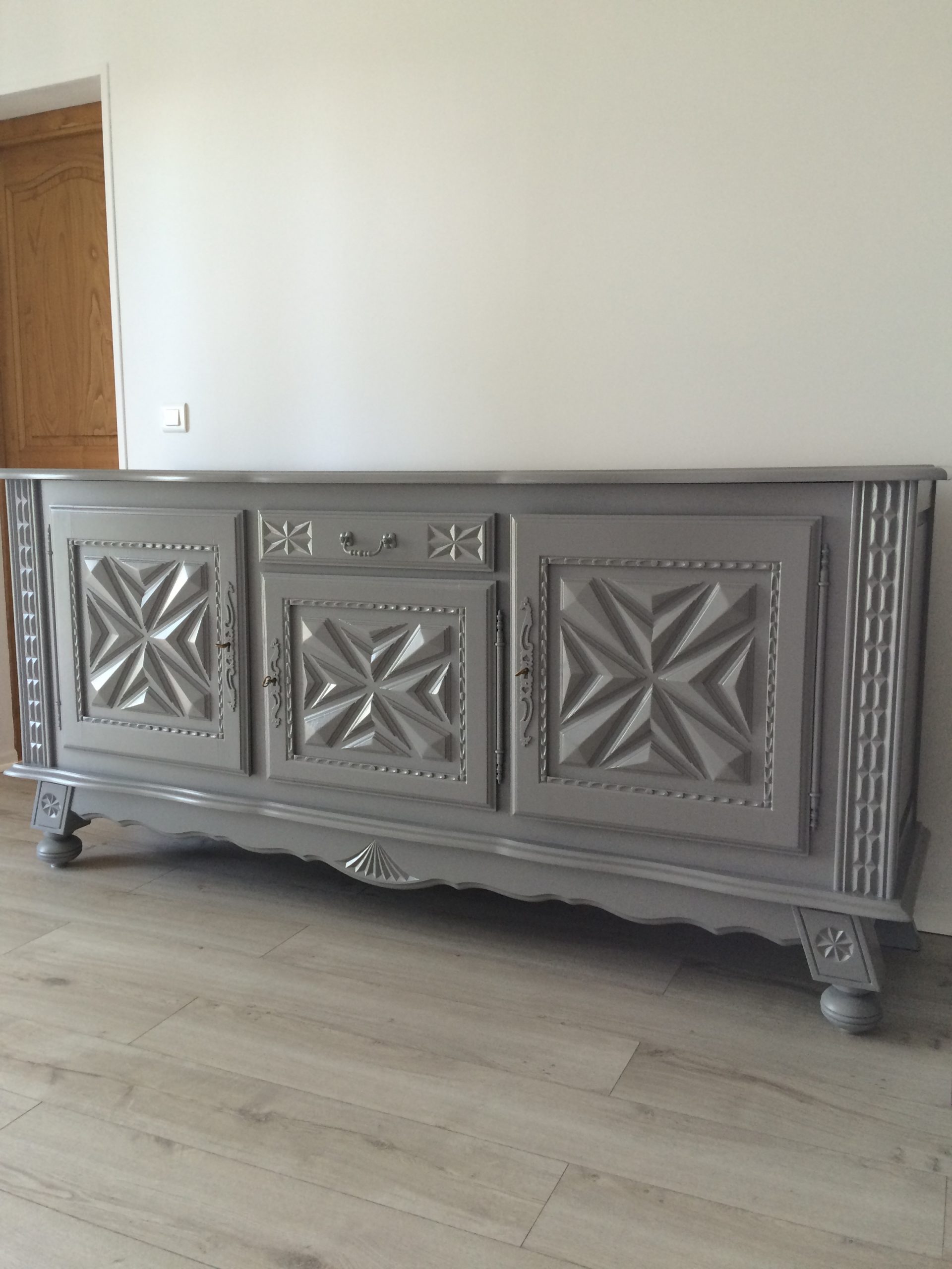 Peinture et patine sur meubles