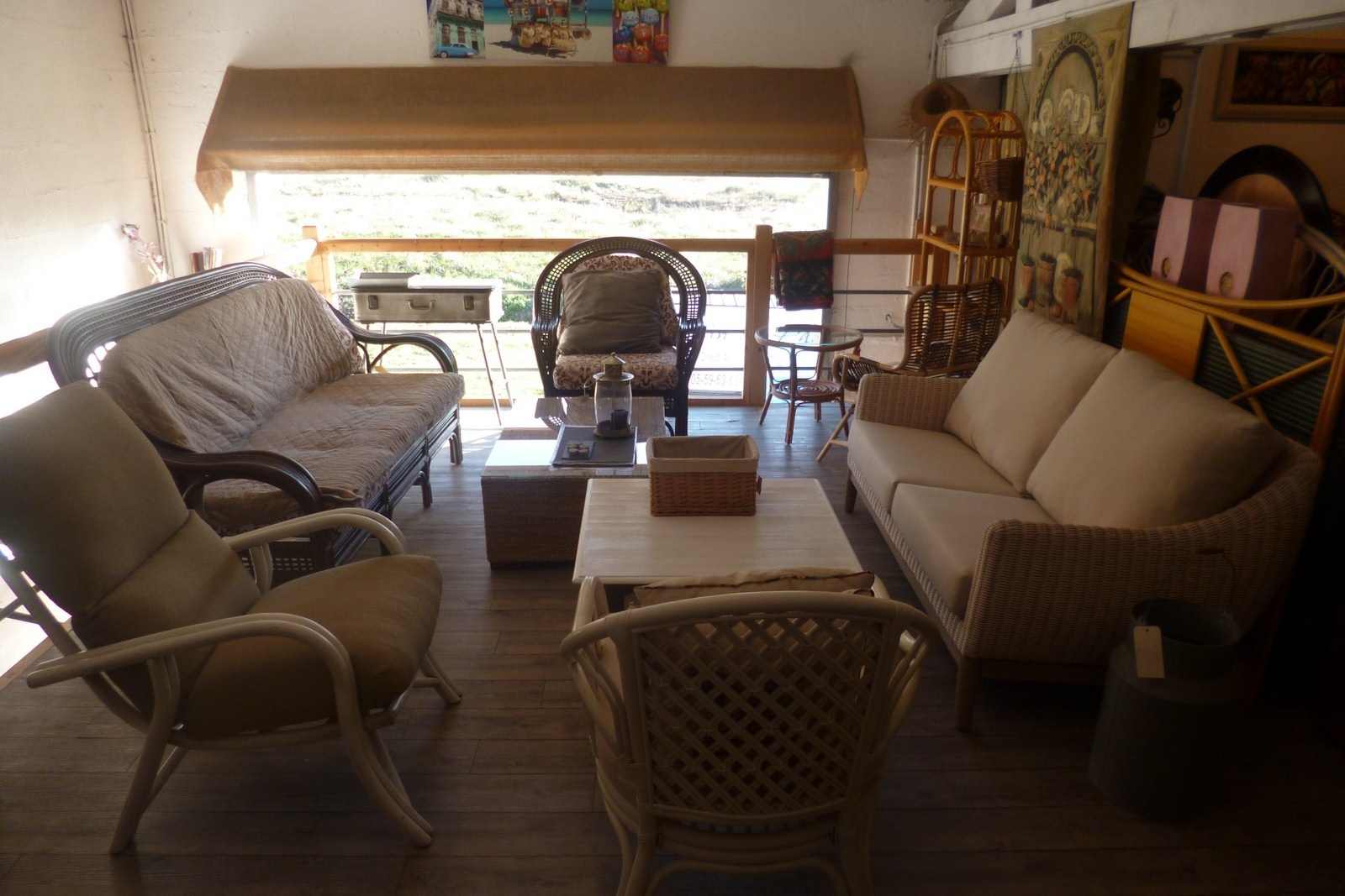 Loveuse grise avec coussins - Rotin du Pacific  Vente de meubles en rotin,  en bambou, en bananier au Pays Basque. Meuble sur mesure.