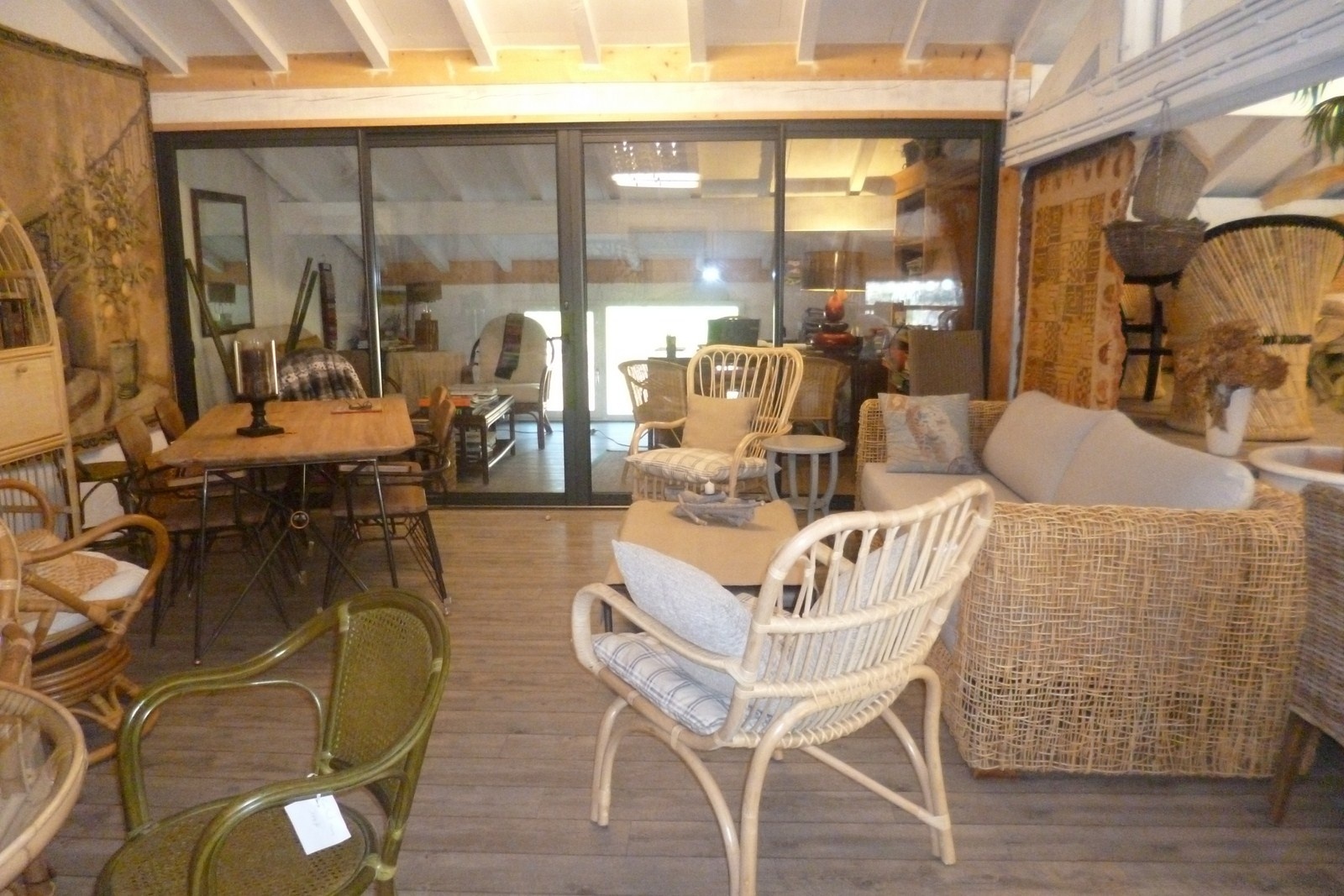 Loveuse grise avec coussins - Rotin du Pacific  Vente de meubles en rotin,  en bambou, en bananier au Pays Basque. Meuble sur mesure.